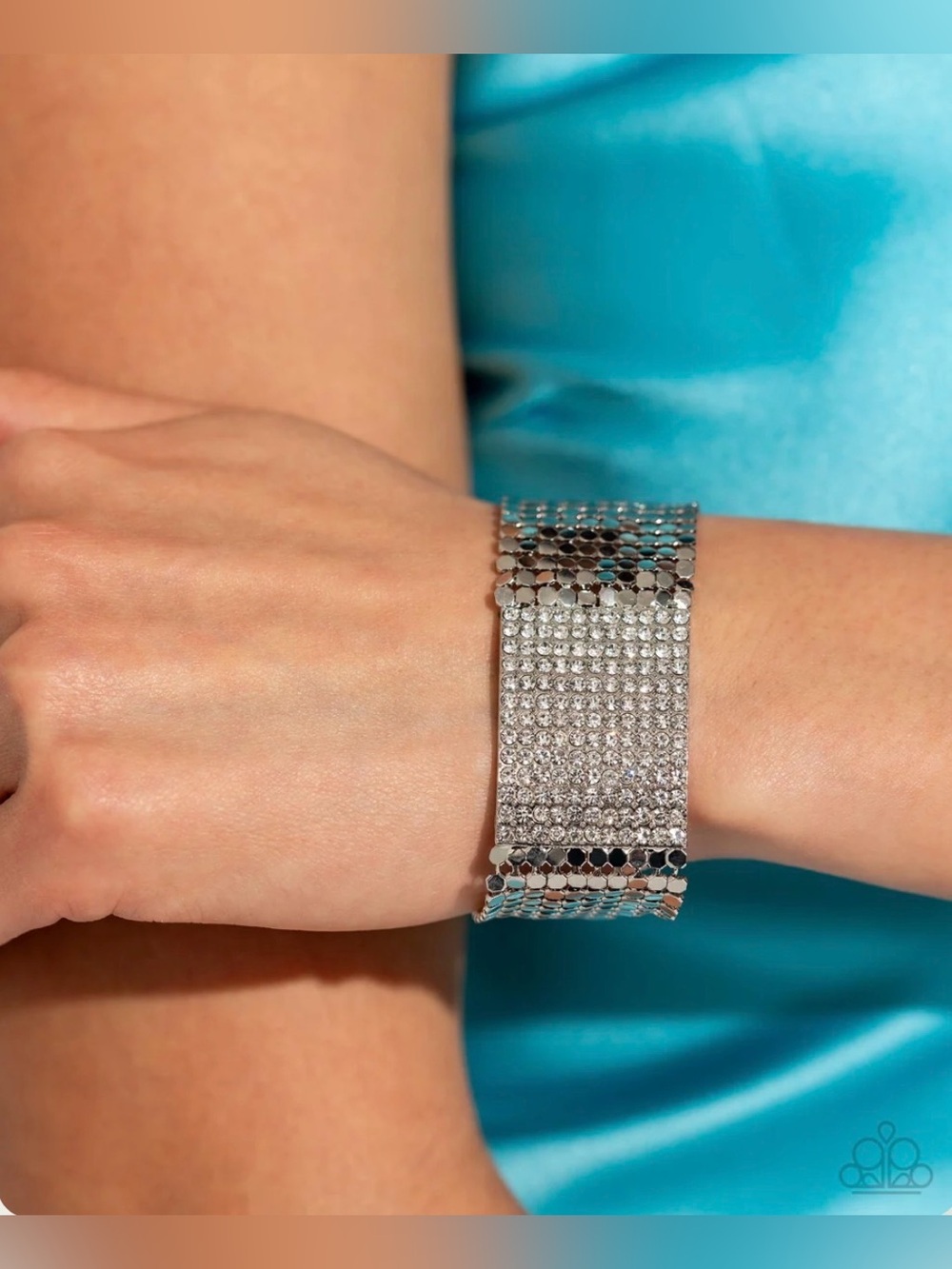Paparazzi Bracelet ~ Disco Dame - White